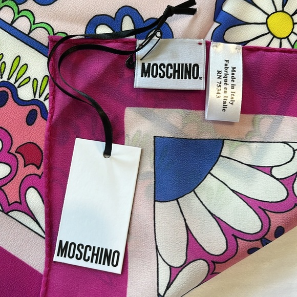 Moschino Silk Scarf Flowers Bear Bohemian Size 25”x25” Square NWT ITALY - Picture 8 of 10